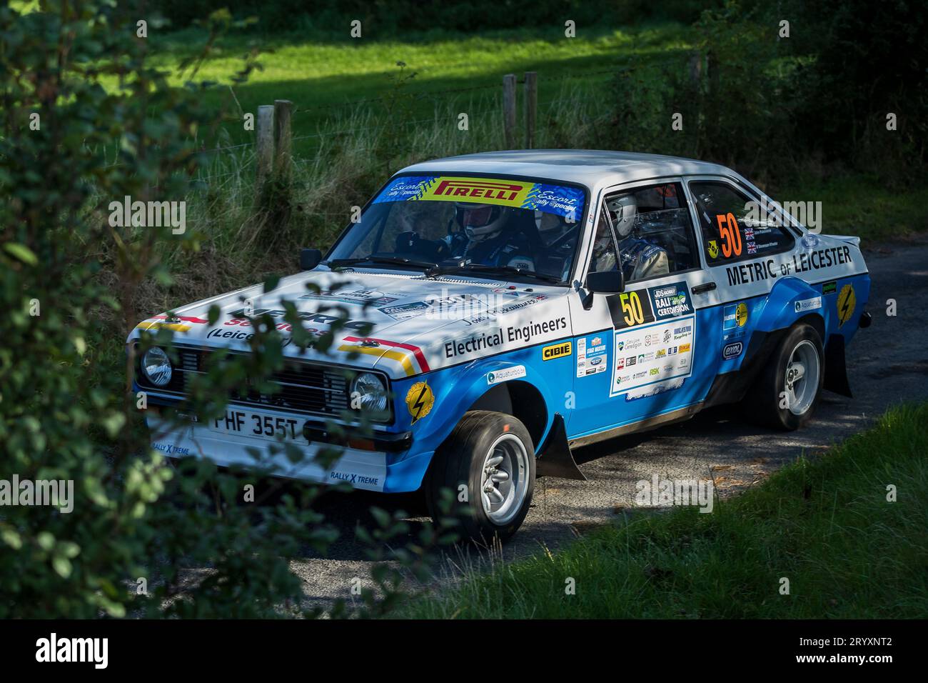 Ceredigion, Wales - 2. September 2023 Rali Ceredigion: Barry-Stevenson Wheeler und Co-Pilot John Pickavance in einem Ford Escort RS1800 Auto 50 auf der Bühne Stockfoto