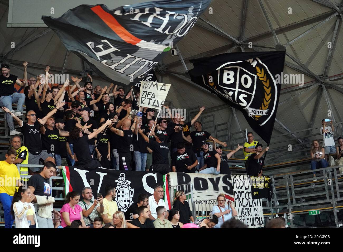 Campobasso - lÂ&#x80;&#x99;aquila während GIVOVA Scafati gegen Virtus Segafredo Bologna, italienisches Basketball-Spiel der Serie A in Scafati (SA), Italien, 1. Oktober 2023 Stockfoto