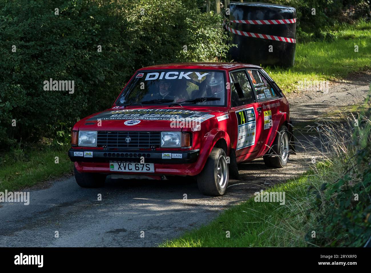 Ceredigion, Wales – 2. September 2023 Rali Ceredigion: Dafydd Williams und Co-Pilot Andrew Davies in einem Chrysler Sunbeam Car 74 auf der Bühne SS1 Borth 1 Stockfoto