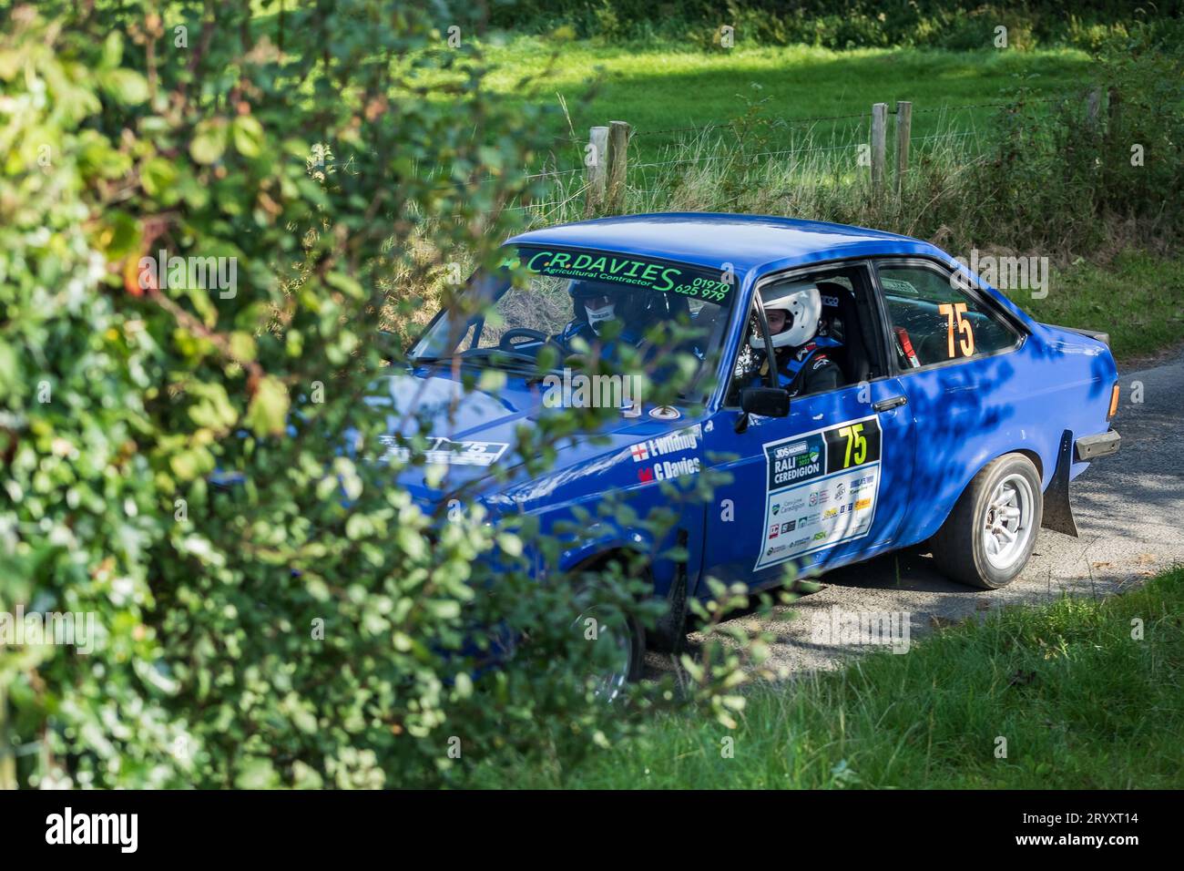 Ceredigion, Wales – 2. September 2023 Rali Ceredigion: Colin Davies und Co-Pilot Lucy Wilding in einem Ford Escort RS2000 Auto 75 auf der Bühne SS1 Borth 1 Stockfoto