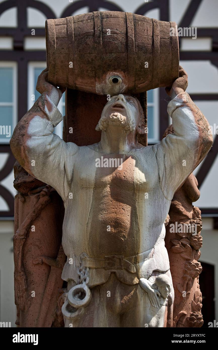 Hattsteinbrunnen auf der Ploetze, bekannt als der betrunkene Brunnen, Limburg an der Lahn, Deutschland, Europa Stockfoto