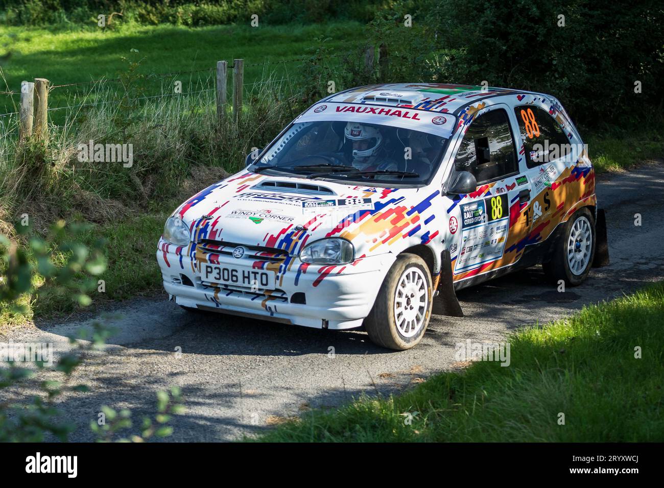 Ceredigion, Wales – 2. September 2023 Rali Ceredigion: Keith Daniels und Co-Pilot Andrew Millington in einem Vauxhall Corsa Car 88 auf der Bühne SS1 Borth 1 Stockfoto