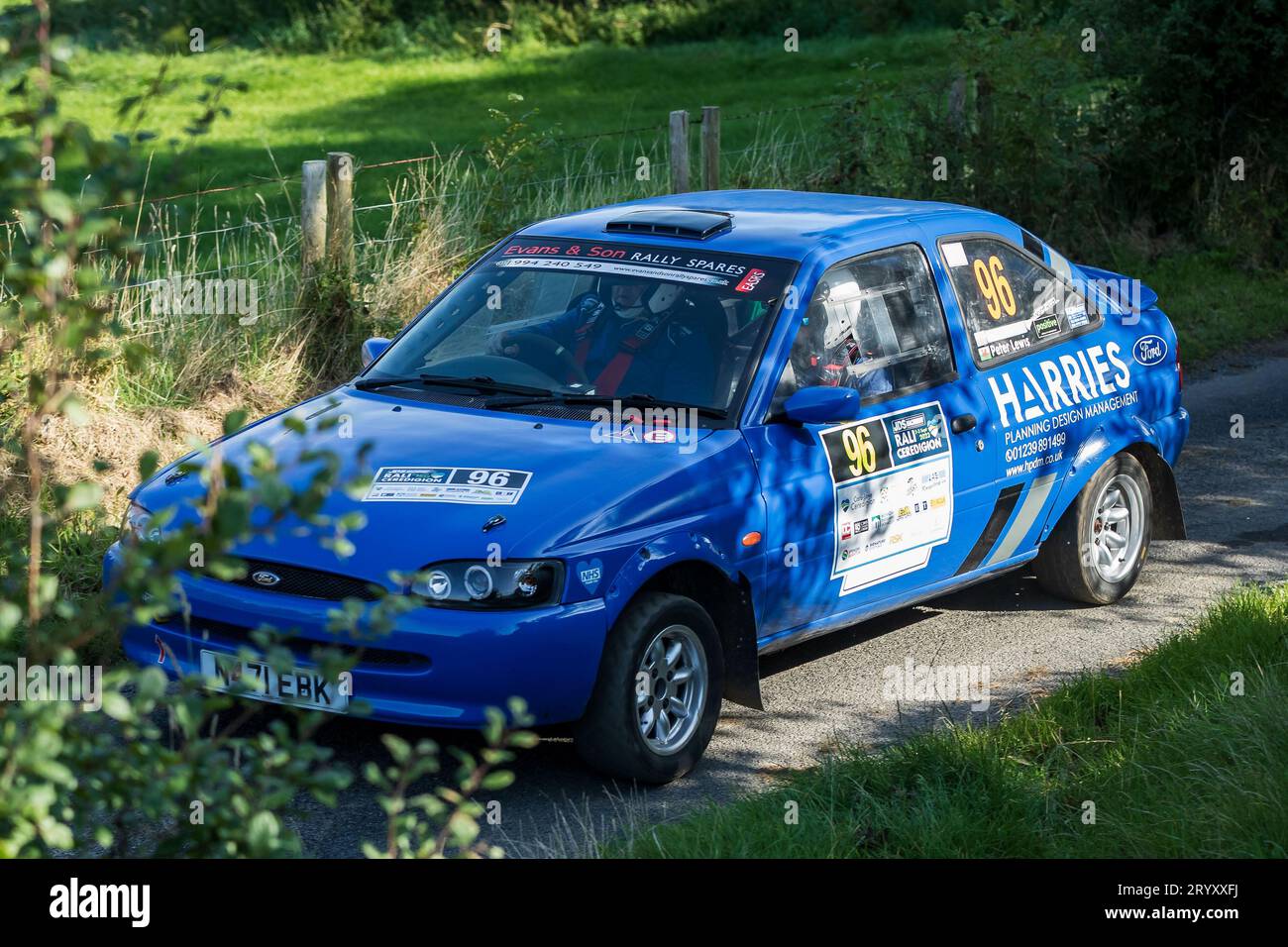 Ceredigion, Wales - 2. September 2023 Rali Ceredigion: Peter Lewis und Co-Pilot Joshua Weston in einem Ford Escort Car 96 auf der Bühne SS1 Borth 1 Wales, Stockfoto