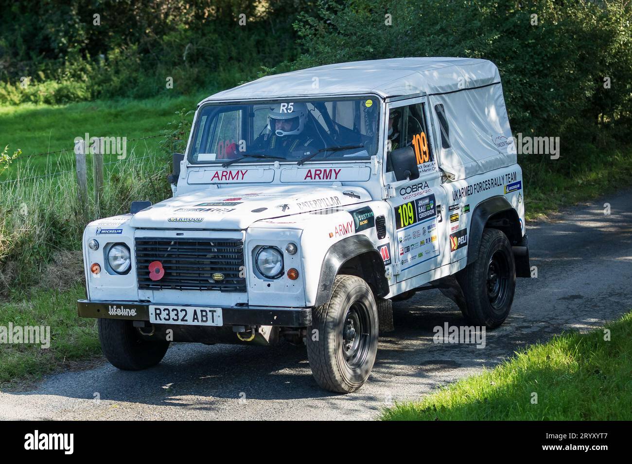 Ceredigion, Wales – 2. September 2023 Rali Ceredigion: George Martin und Co-Pilot Jack Bean in einem Land Rover Defender Wolf XD Auto 109 auf der Bühne SS1 Bo Stockfoto