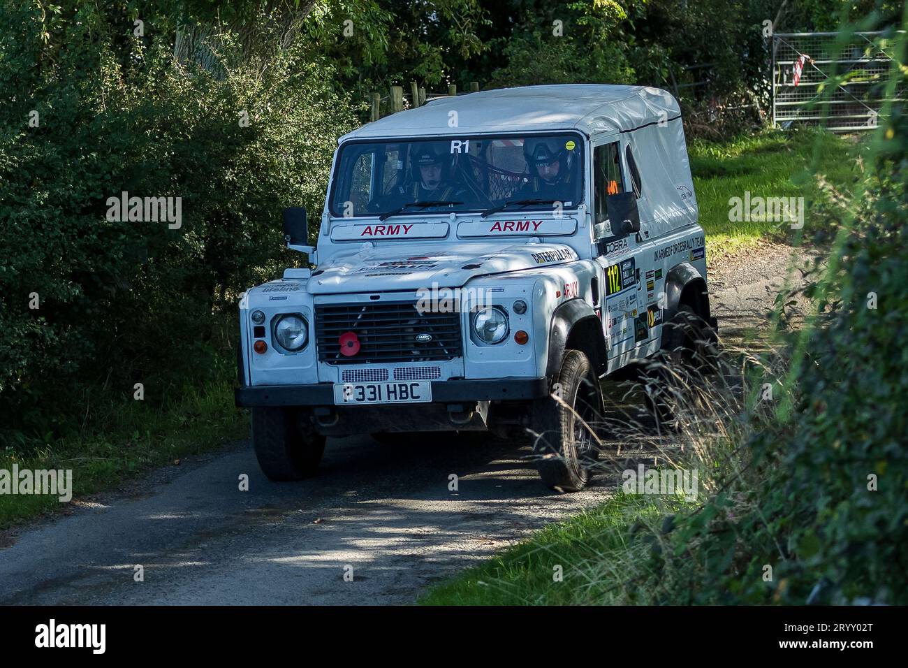 Ceredigion, Wales – 2. September 2023 Rali Ceredigion: Benjamin Shackleton und Mitfahrer Micheal Hurley in einem Land Rover Defender Car 112 auf der Bühne SS1 Stockfoto
