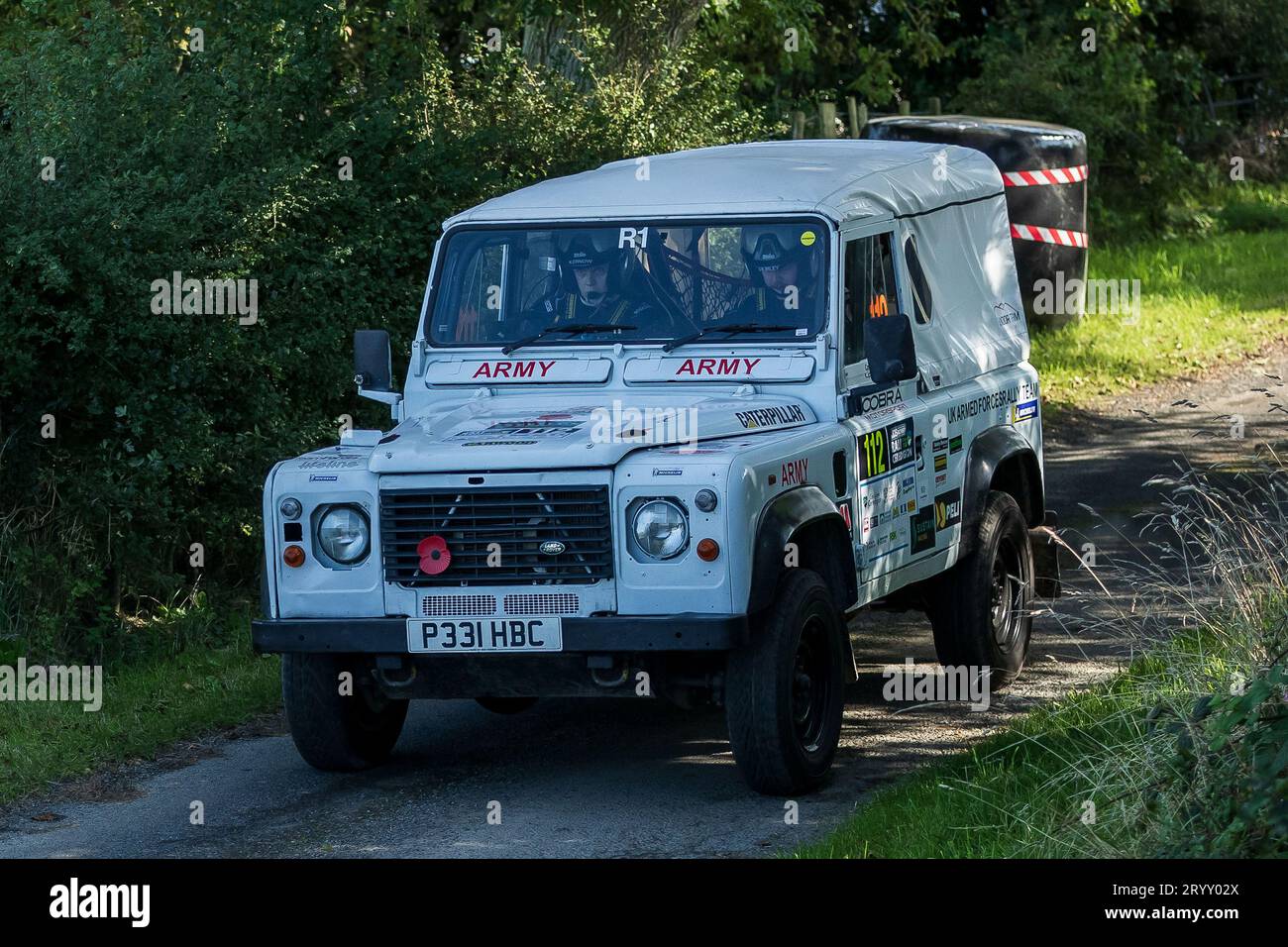 Ceredigion, Wales – 2. September 2023 Rali Ceredigion: Benjamin Shackleton und Mitfahrer Micheal Hurley in einem Land Rover Defender Car 112 auf der Bühne SS1 Stockfoto