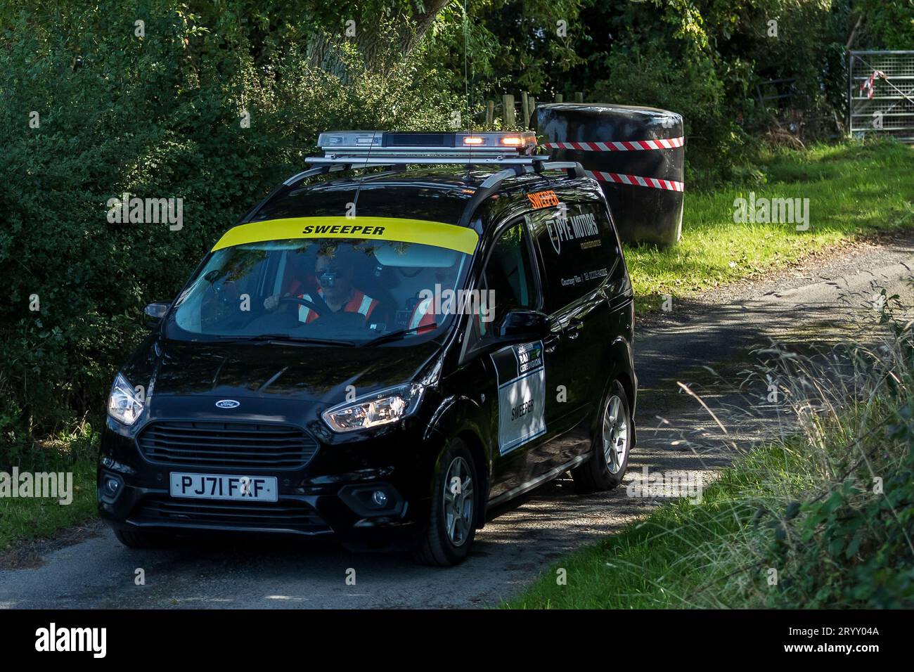Ceredigion, Wales - 02. September 2023 Rali Ceredigion: Sicherheitsfahrzeug nach dem Rennen auf der SS1 Borth 1 Wales, UK Stockfoto