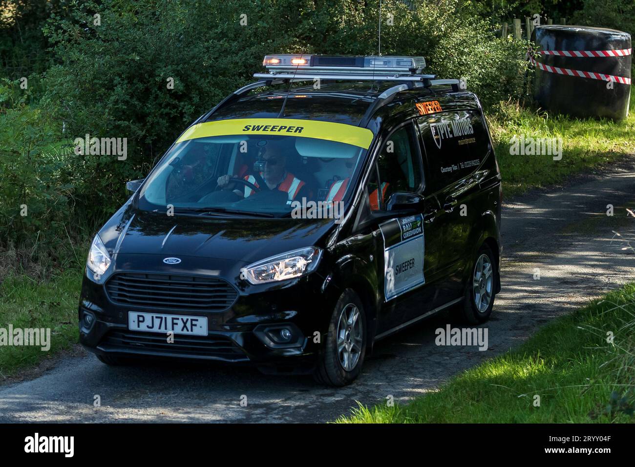 Ceredigion, Wales - 02. September 2023 Rali Ceredigion: Sicherheitsfahrzeug nach dem Rennen auf der SS1 Borth 1 Wales, UK Stockfoto