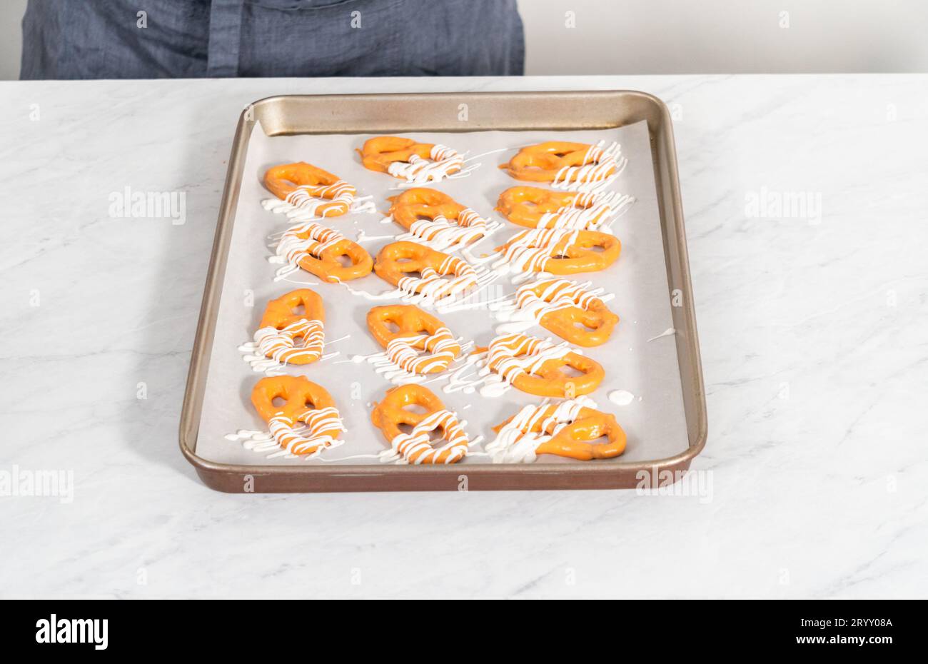 Pretzel Twist Mit Schokoladenüberzogene Gourmet-Spezialitäten Stockfoto