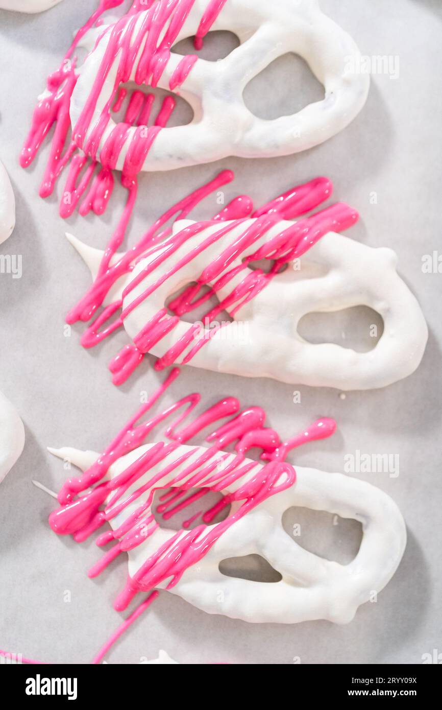 Pretzel Twist Mit Schokoladenüberzogene Gourmet-Spezialitäten Stockfoto