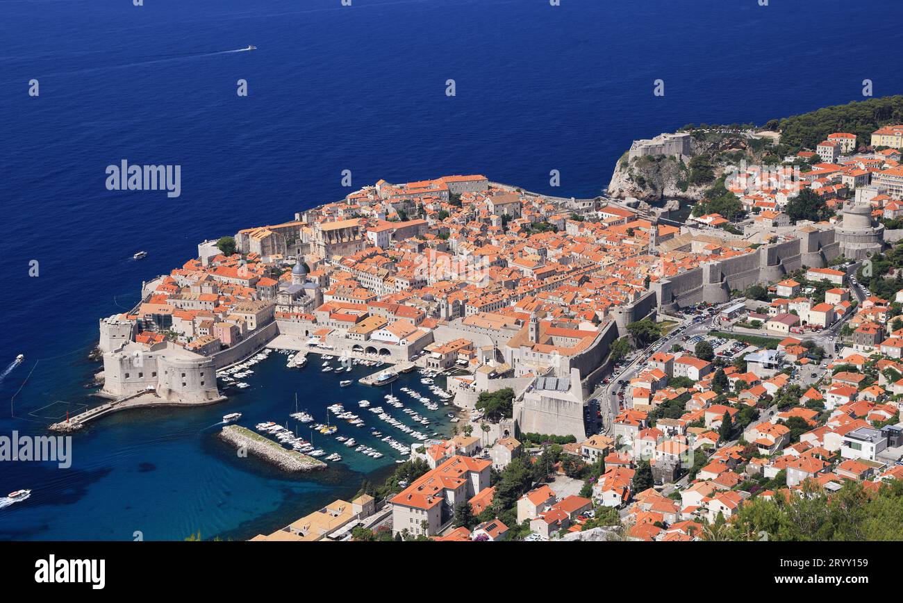 Luftaufnahme der Altstadt von Dubrovnik an der Adriaküste, Kroatien, Europa Stockfoto