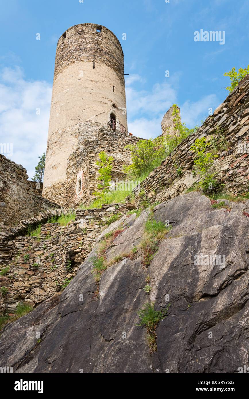 Überreste der großen Halle und des Donjons des imposanten Schlosses Kollmitz, Waldviertel Stockfoto