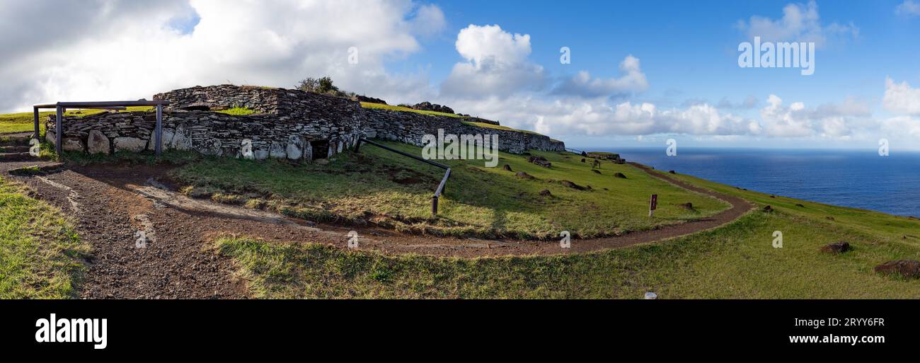 Die Osterinsel, Rapa Nui. Zeremonielle Orongo Villadge auf Vulkan Rano Kau Stockfoto