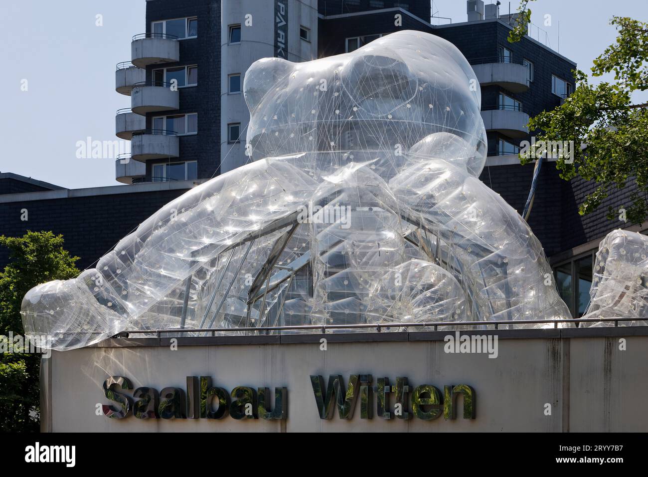 Installation Kreuzfahrt Tentare, Oktopusskulptur auf dem Saalbau, Urbane Kuenste Ruhr, Witten, Deutschland Stockfoto