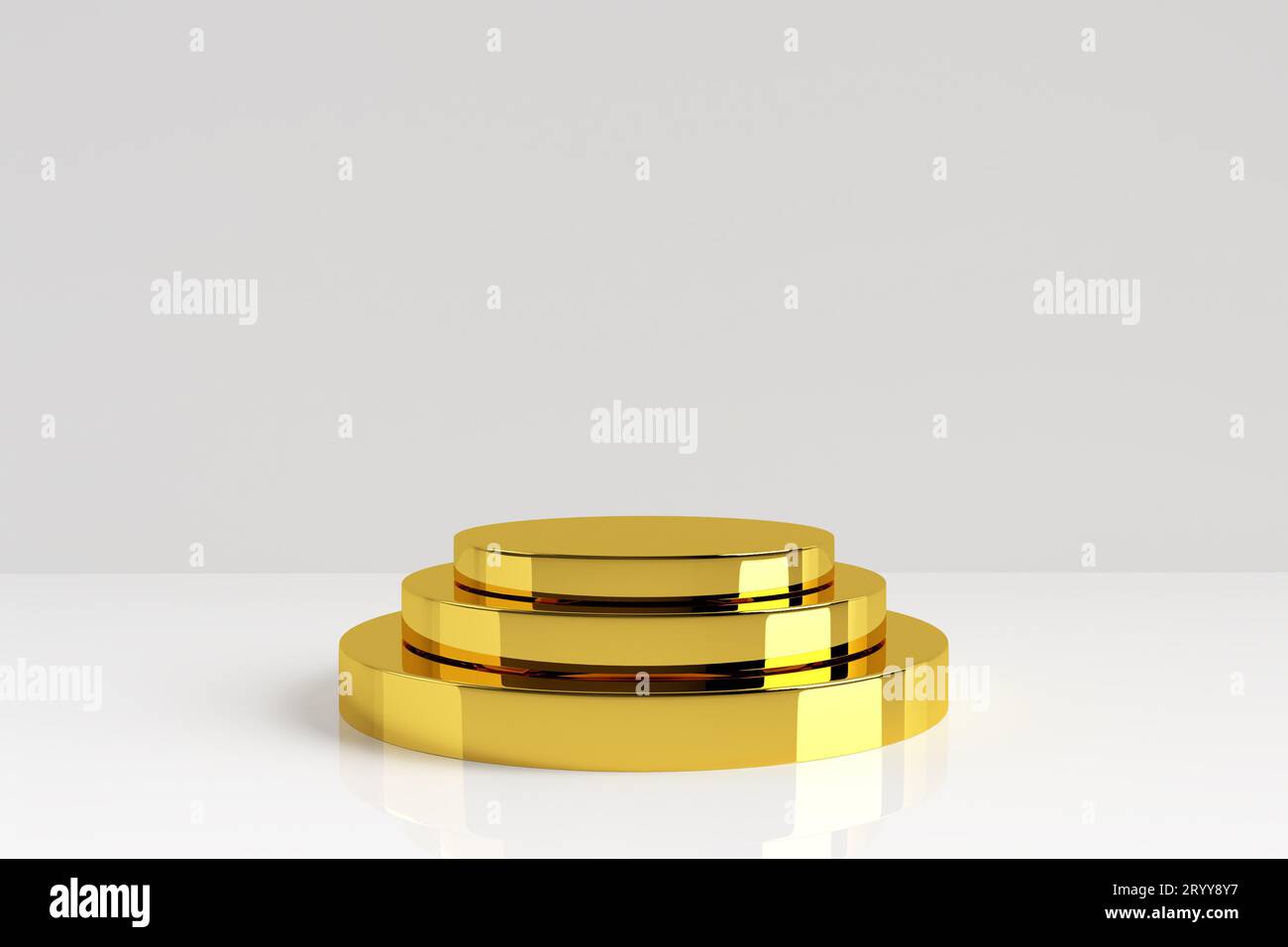 Drei Schichten Golden Product stehen auf weißem Hintergrund. Goldener Sockel mit Reflexion und Schatten auf dem Boden. Kundenpräsentation Stockfoto