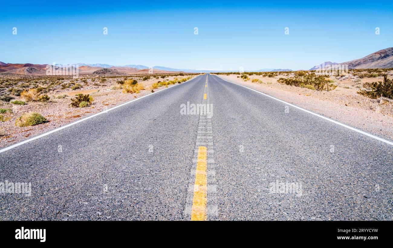 Landstraße in Nevada zum Death Vallley National Park Stockfoto