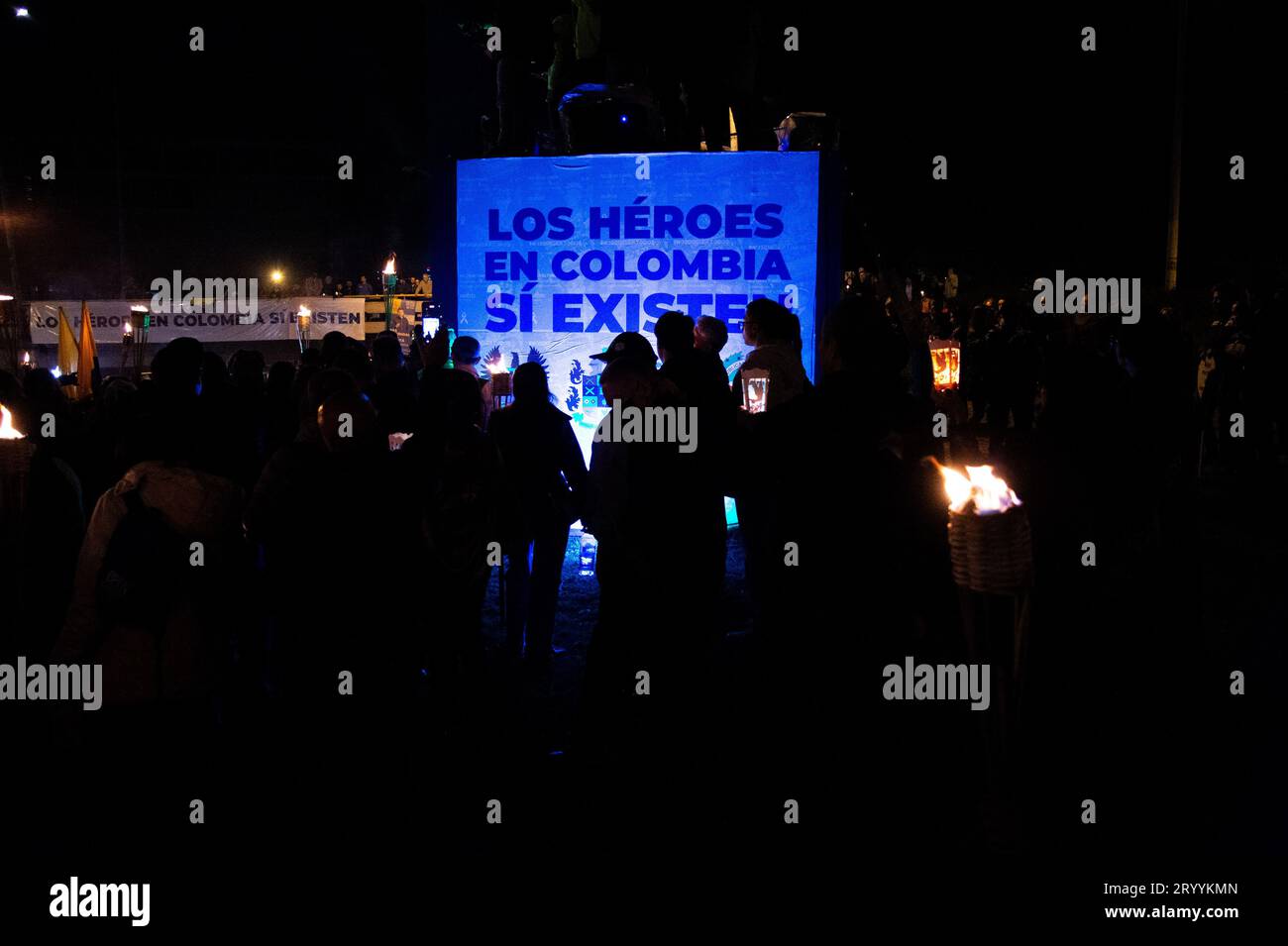 Bogota, Kolumbien. Oktober 2023. Demonstranten nehmen an einer Demonstration gegen die Regierung des kolumbianischen Präsidenten Gustavo Petro am 2. Oktober 2023 in Bogota Teil. Foto: Chepa Beltran/Long Visual Press Credit: Long Visual Press/Alamy Live News Stockfoto