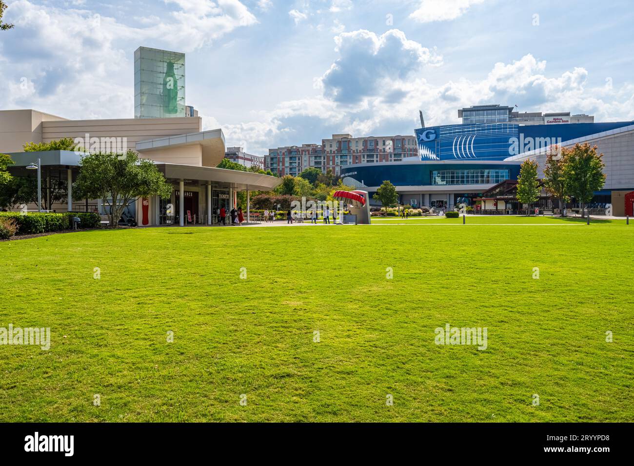 Das World of Coca-Cola Museum und das Georgia Aquarium am Pemberton Place in der Innenstadt von Atlanta, Georgia. (USA) Stockfoto