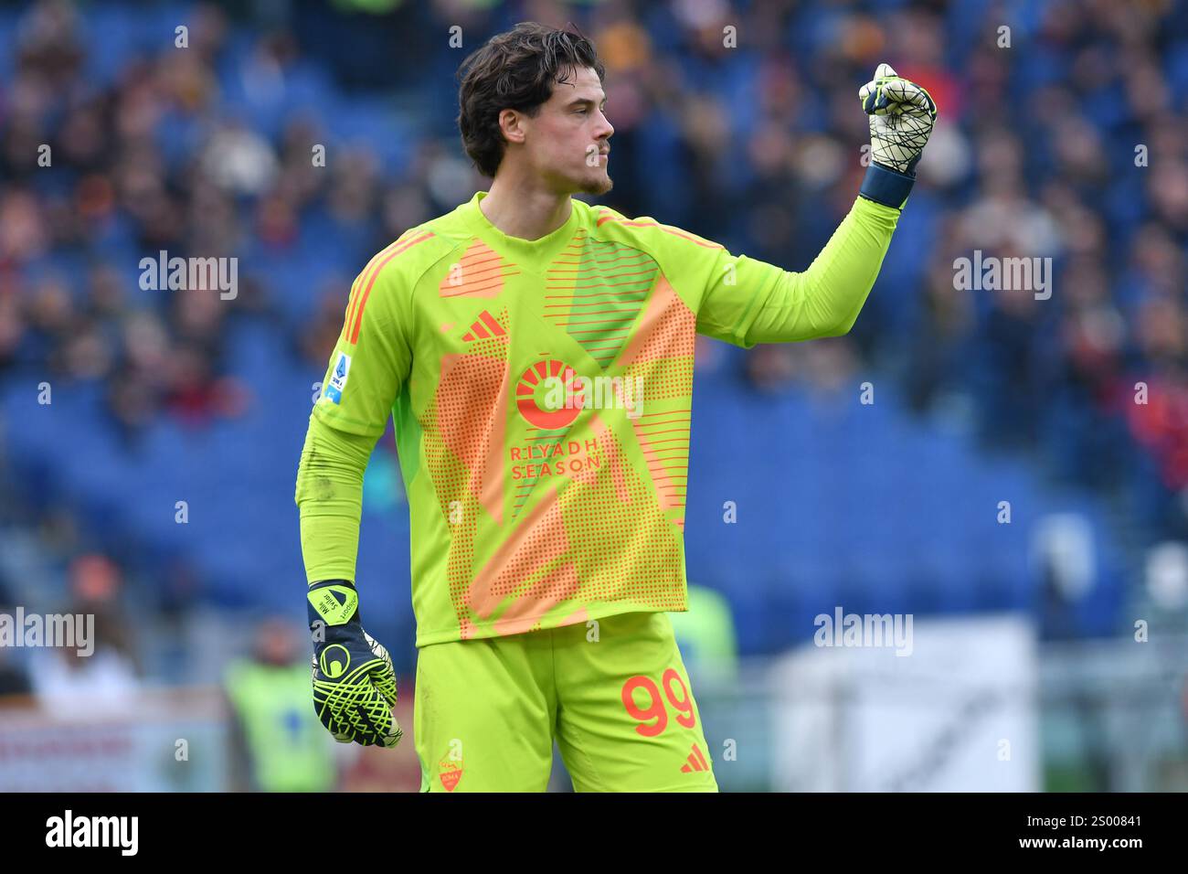 Rom, Latium. Dezember 2024. Mile Svilar von AS Roma während des Spiels der Serie A zwischen Roma und Parma im Olympiastadion, Italien, 22. Dezember 2024. Gutschrift: massimo insabato/Alamy Live News Stockfoto