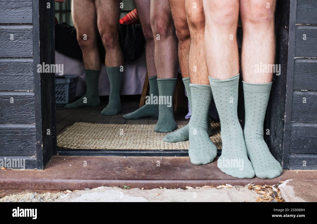 Herren Socken Trauzeugen bereiten sich auf einen Hochzeitstag vor Stockfoto