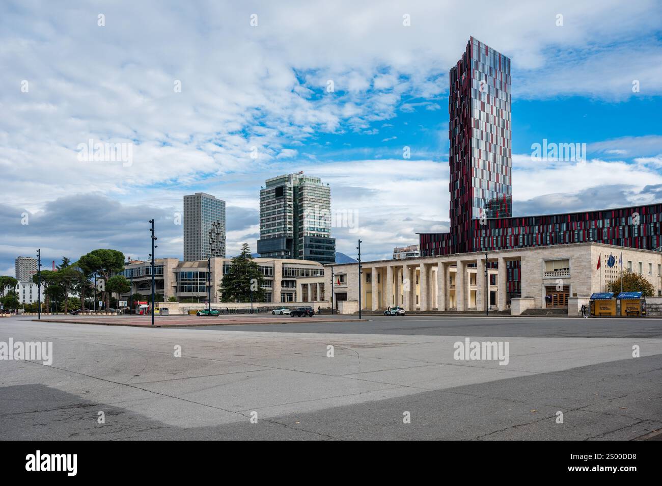 Der Mutter-Teresa-Platz im Universitätsbezirk Tirana, Albanien, 8. Dezember 2024 Stockfoto