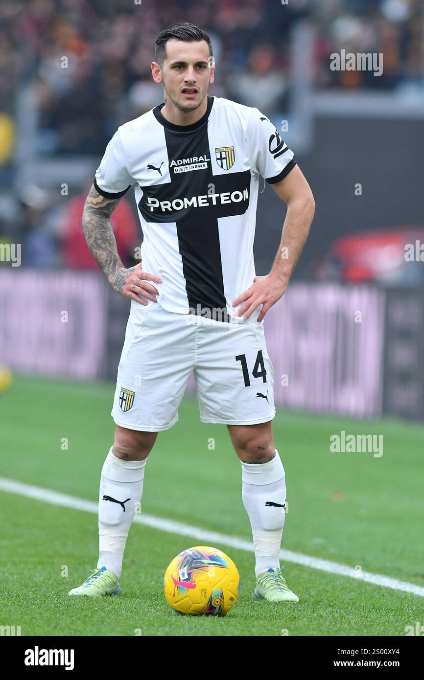 Rom, Italien. Dezember 2024. Emanuele Valeri aus Parma wurde während des Spiels der Serie A zwischen Roma und Parma im Olympiastadion gesehen. Endnote Roma 5: 0 Parma (Foto: Mattia Vian/SOPA Images/SIPA USA) Credit: SIPA USA/Alamy Live News Stockfoto