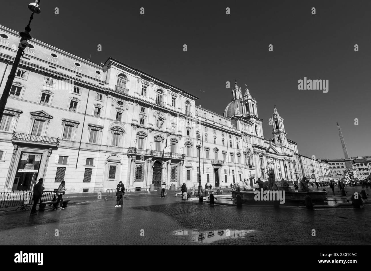 Rom, Italien - 5. April 2019: Die Piazza Navona ist ein öffentlicher Platz in Rom, der auf dem Domitian-Stadion in Form eines offenen Raumes des Stadions errichtet wurde Stockfoto