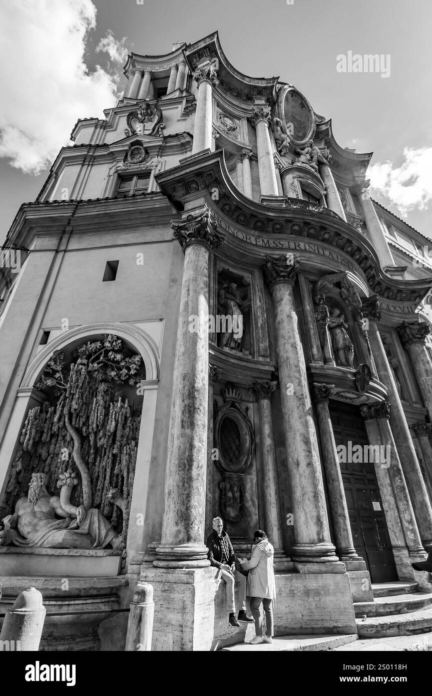 Rom, Italien - 5. April 2019: Stadtbild und allgemeine Architektur aus Rom. Via delle Quattro Fontane oder vier Brunnen mit 4 Spätrenaissance-Brunnen Stockfoto