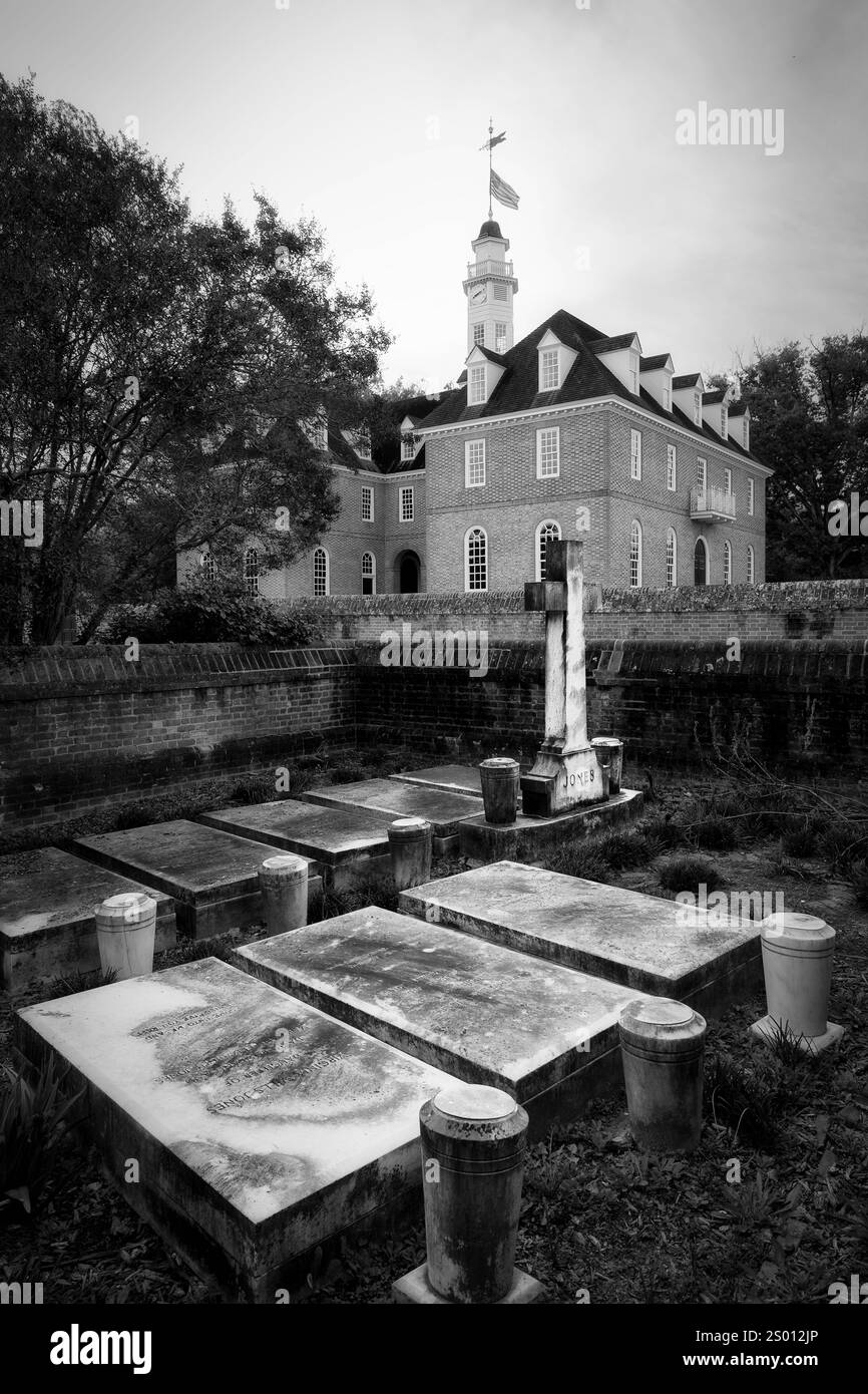 Der Jones Family Cemetery an einem Herbsttag im historischen Kolonialbezirk Williamsburg, Virginia. Stockfoto