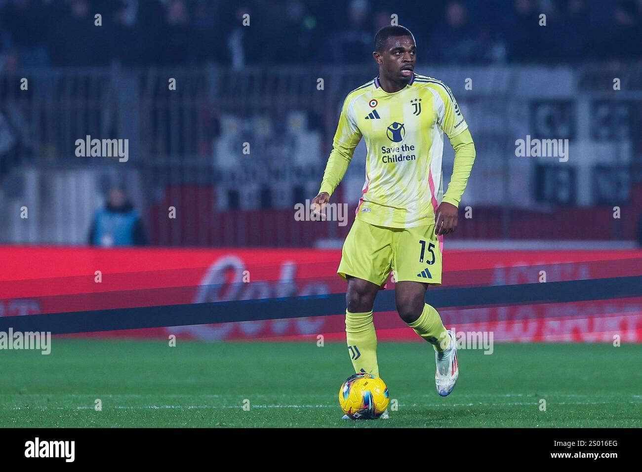 Monza, Italien. Dezember 2024. Pierre Kalulu von Juventus FC wurde 2024/25 während des Fußballspiels der Serie A zwischen AC Monza und Juventus FC im U-Power Stadium in Aktion gesehen Stockfoto