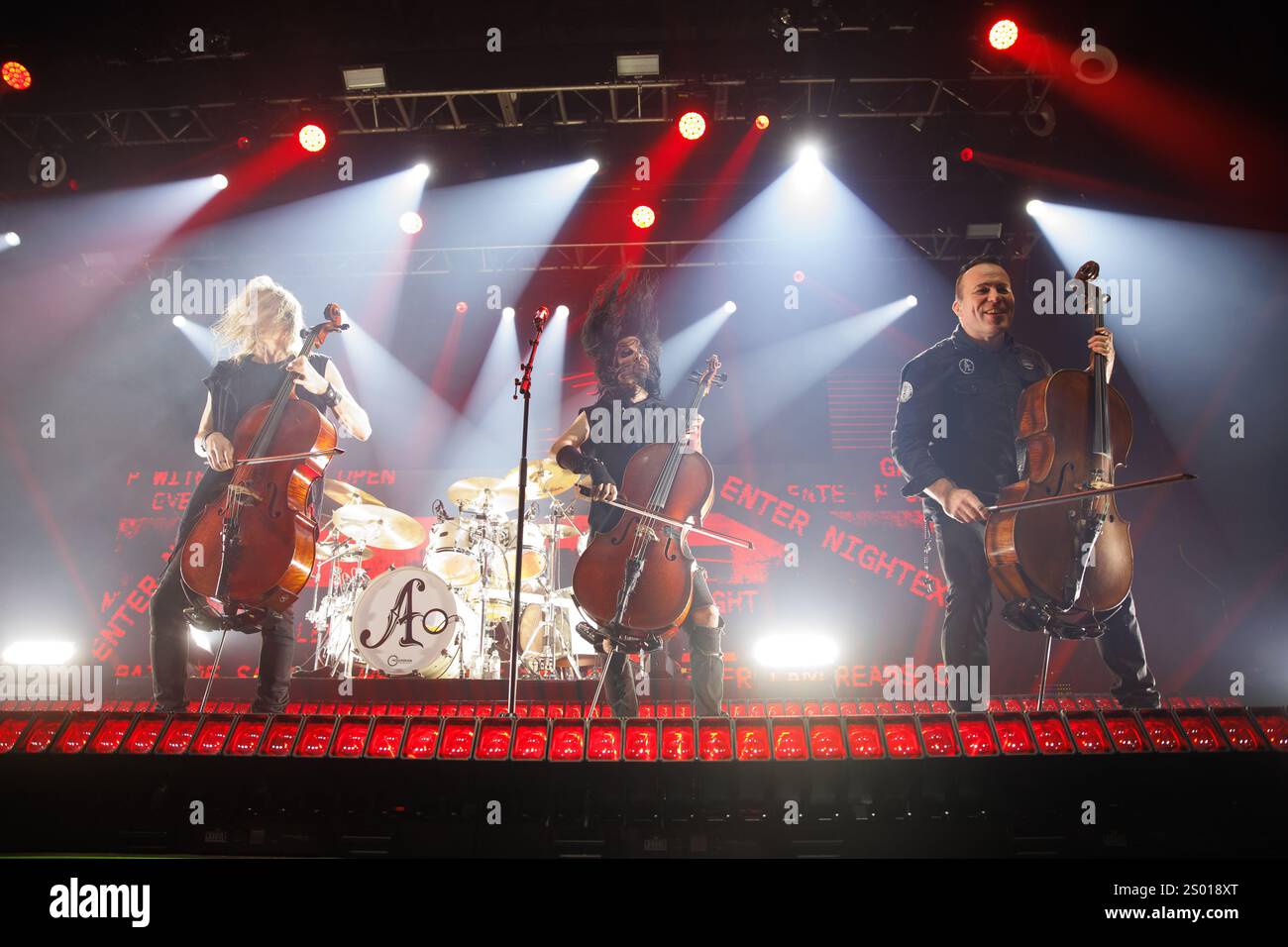 Barcelona, Spanien. November 2024. Apocalyptica (symphonische Metal-Band aus Helsinki, Finnland) spielt Metallica von vier Cellos im Razzmatazz. Stockfoto