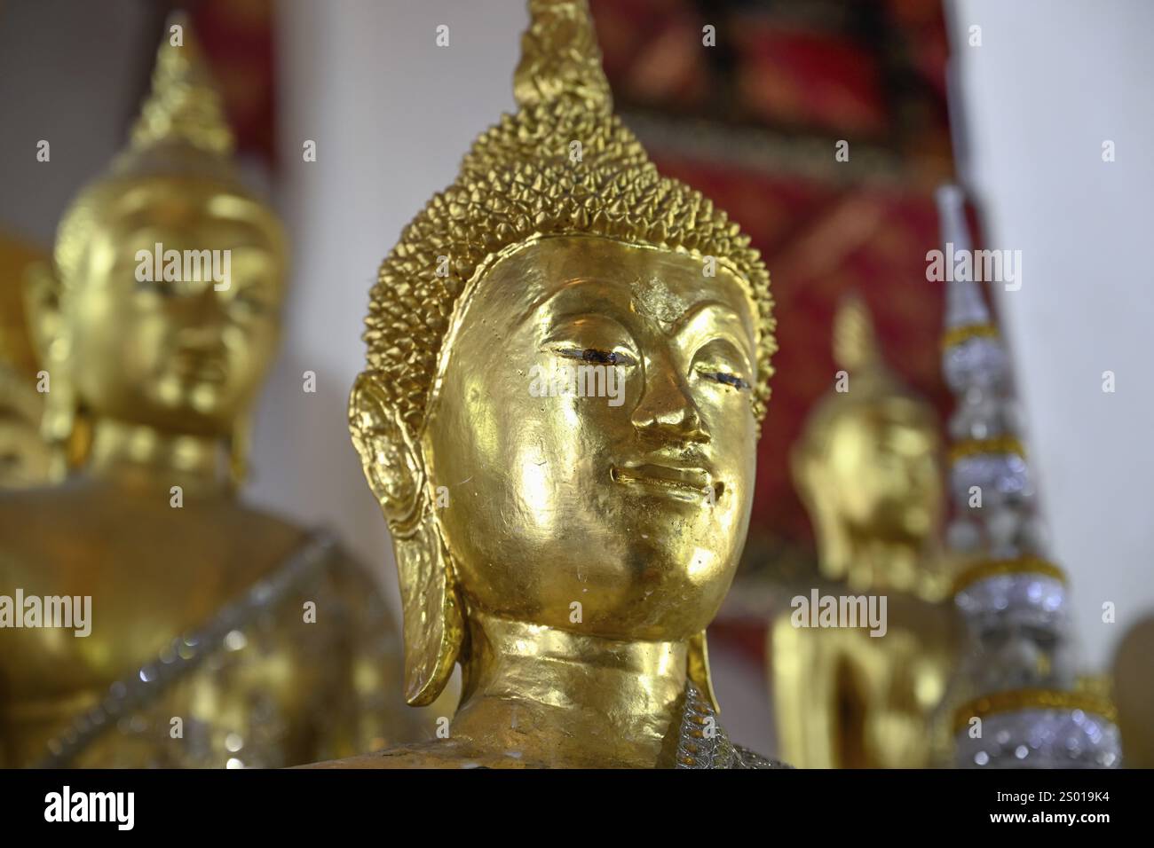 Buddha-Statuen in Wat Arun, Tempel der Morgenröte, Bangkok, Thailand, Asien Stockfoto