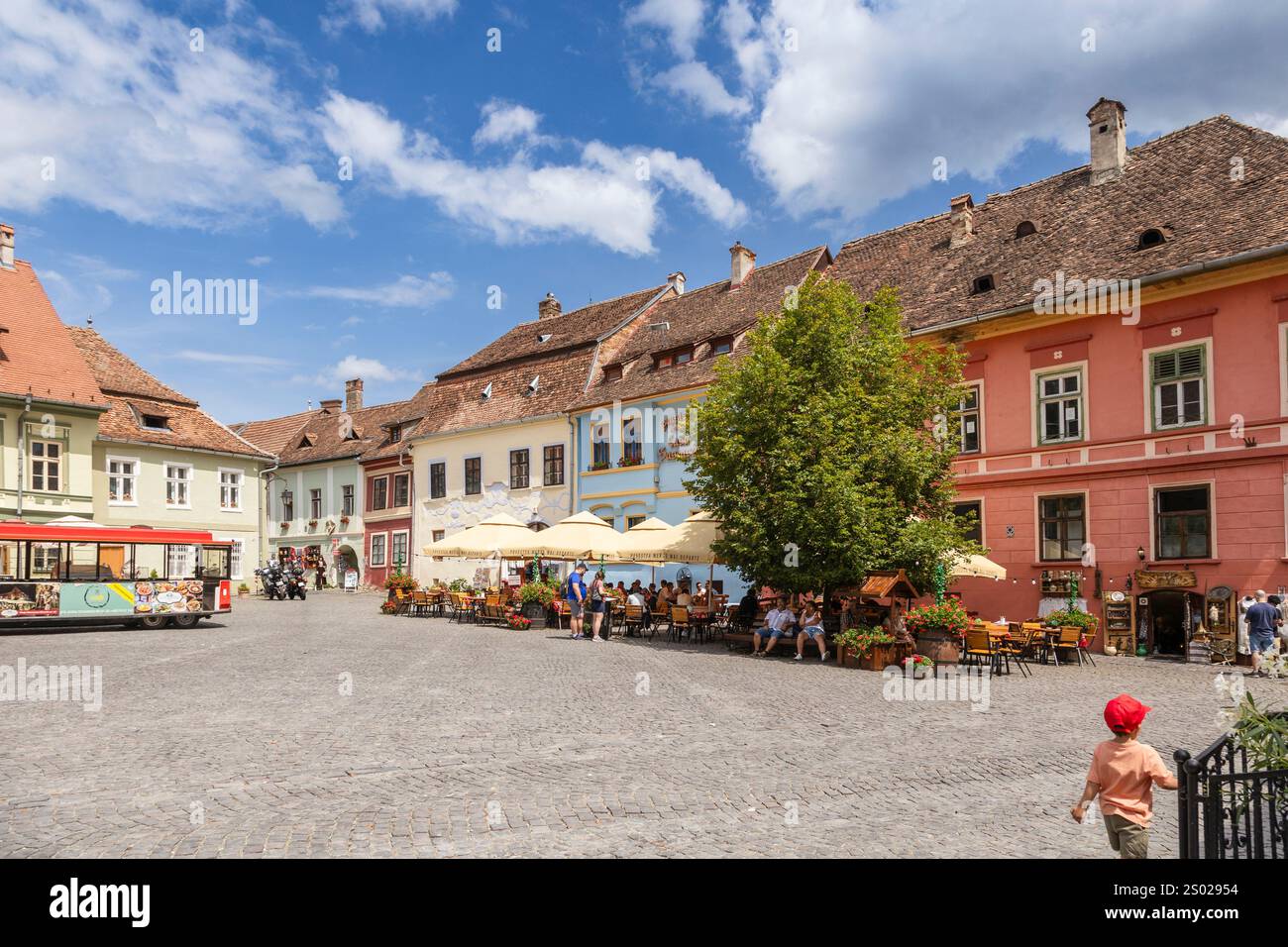 SIGHISOARA (RUMÄNIEN) - das historische Zentrum von Sighișoara, ein UNESCO-Weltkulturerbe in Siebenbürgen, Rumänien, ist ein atemberaubendes mittelalterliches Juwel. Stockfoto