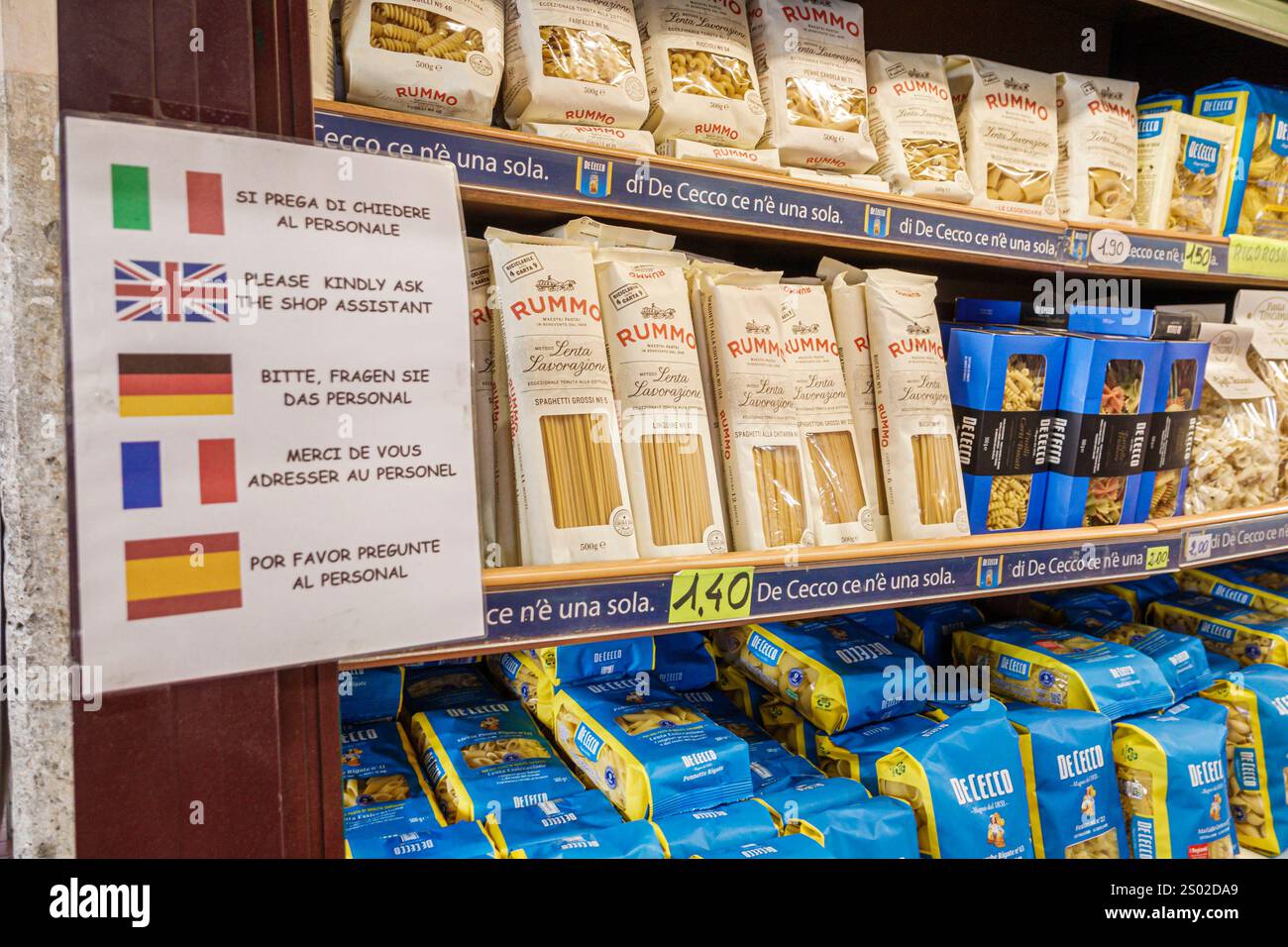 Livorno Italien, Via Buontalenti, Mercato delle Vettovaglie Central Market, Mercato Centrale, überdacht, Nudelgang, Rummo, de Cecco, Preisetiketten, Multili Stockfoto