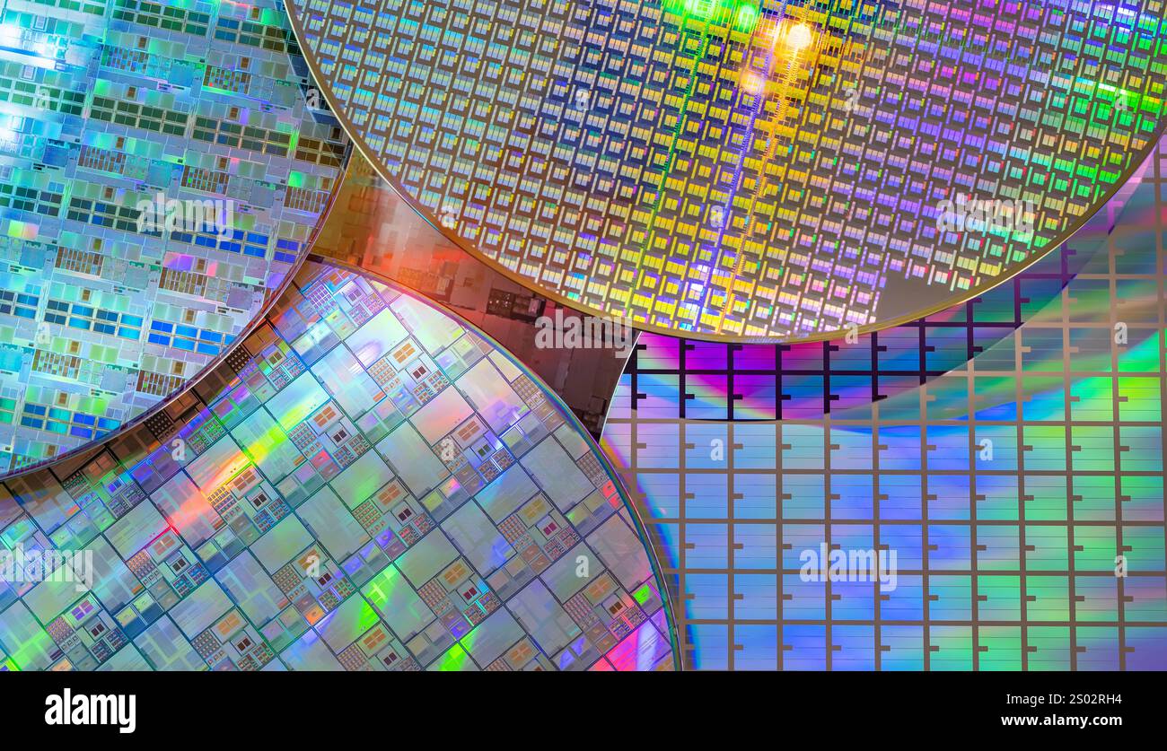 Silizium-Wafer und -Mikroschaltungen aus Halbleitermaterial, verwendet in der Elektronik zur Herstellung integrierter Schaltungen Stockfoto