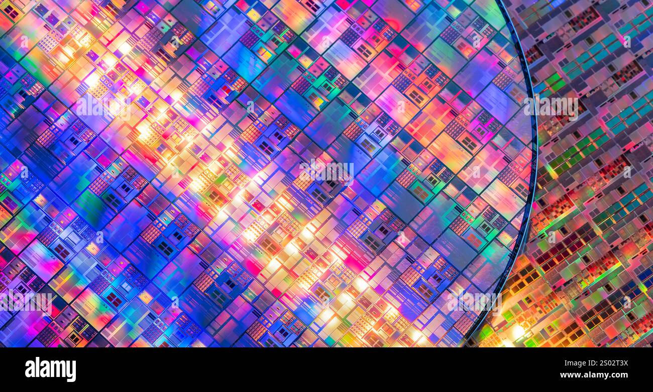 Silizium-Wafer und -Mikroschaltungen aus Halbleitermaterial, verwendet in der Elektronik zur Herstellung integrierter Schaltungen Stockfoto
