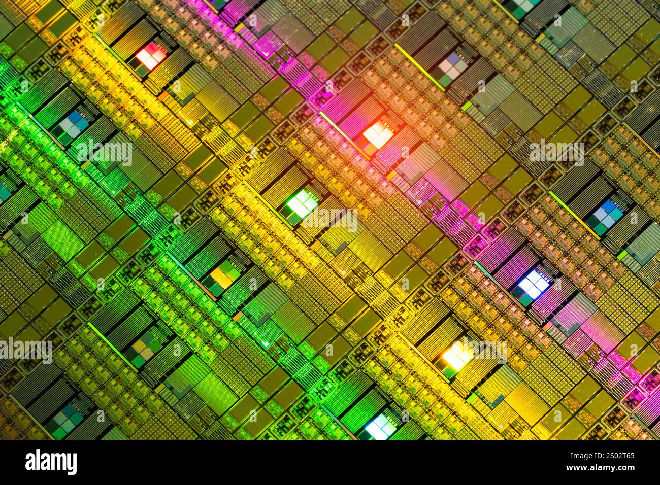 Silizium-Wafer und -Mikroschaltungen aus Halbleitermaterial, verwendet in der Elektronik zur Herstellung integrierter Schaltungen Stockfoto