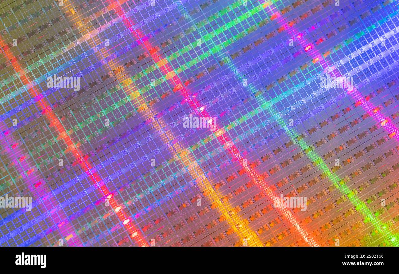 Silizium-Wafer und -Mikroschaltungen aus Halbleitermaterial, verwendet in der Elektronik zur Herstellung integrierter Schaltungen Stockfoto