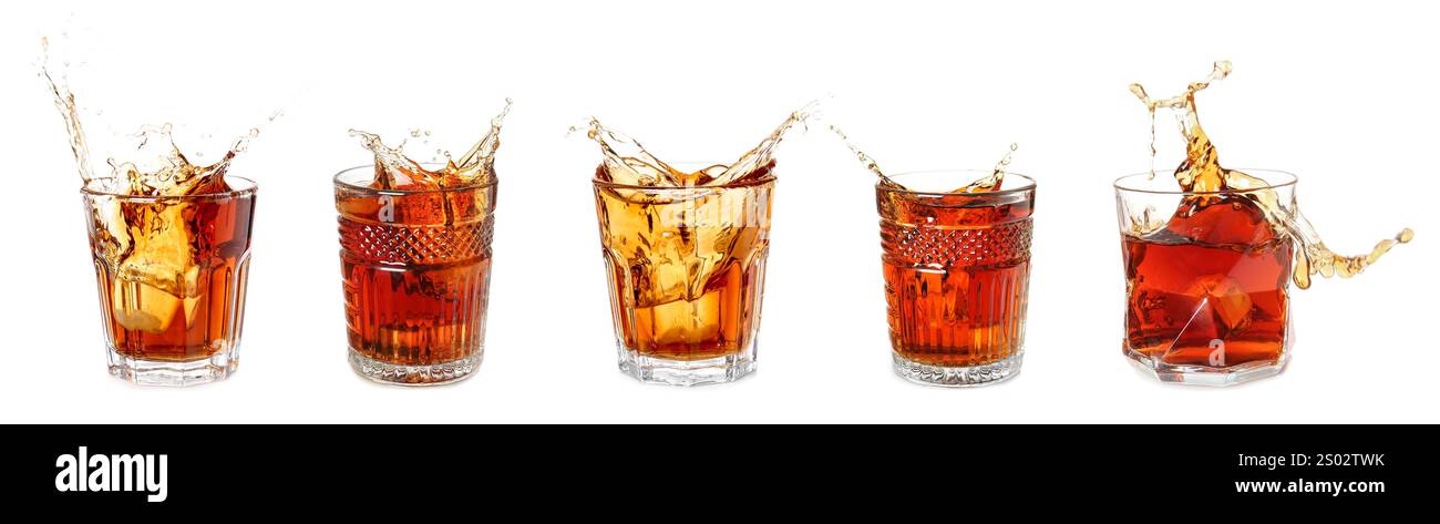 Brillenset mit spritzendem Rum auf weißem Hintergrund Stockfoto