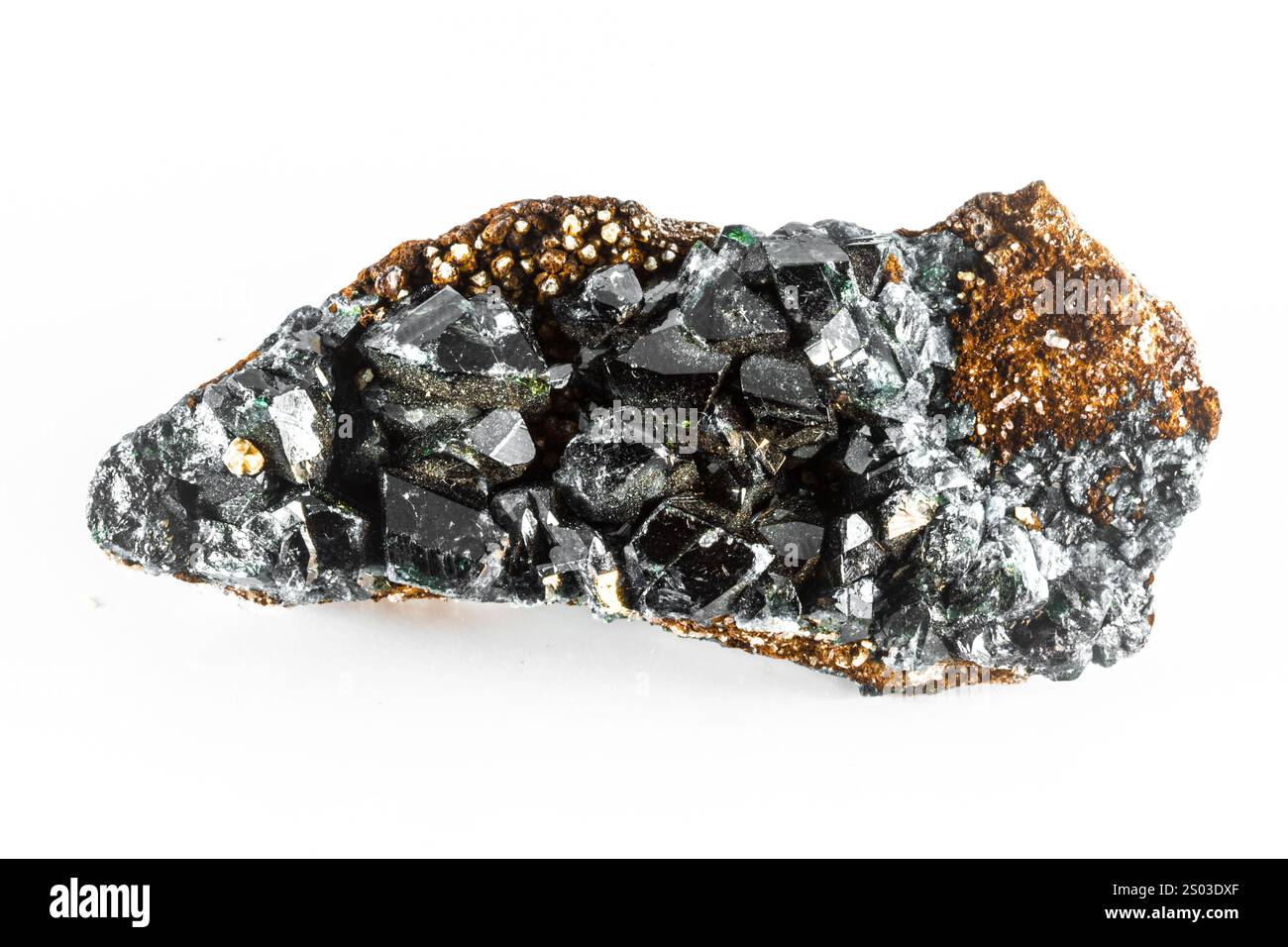 Ein Lazulith-Mineralgestein mit einer schwarzen und grauen Farbe und einer glänzenden Oberfläche. Es ist ein Stück Stein, der kein Edelstein ist Stockfoto