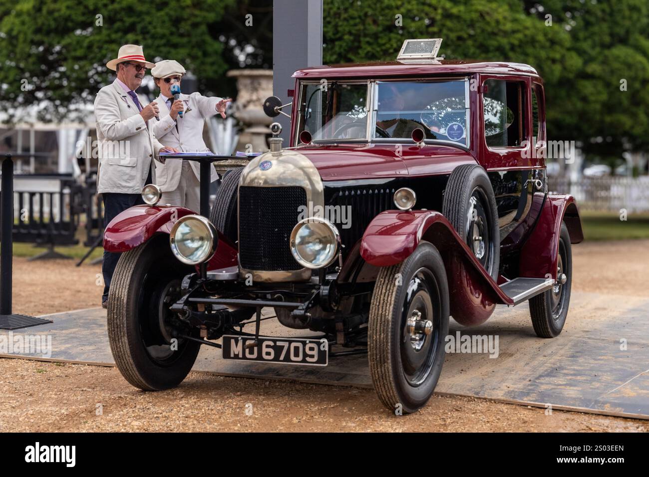 Ein 1925 MG, präsentiert auf dem Concours of Elegance 2023, Hampton Court Palace Stockfoto