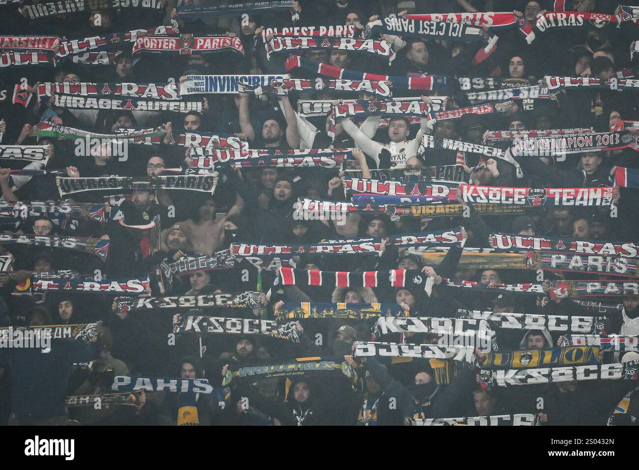 Paris, Frankreich. November 2024 30. Fans von PSG während des französischen Meisterschaftsspiels der Ligue 1 zwischen Paris Saint-Germain und dem FC Nantes am 30. November 2024 im Parc des Princes Stadion in Paris, Frankreich - Foto Matthieu Mirville/DPPI Credit: DPPI Media/Alamy Live News Stockfoto