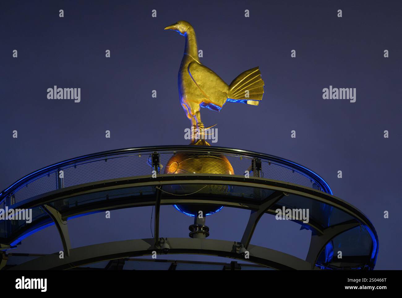 London, Großbritannien. Dezember 2024. Tottenham Hotspur gegen Liverpool - Premier League - Tottenham Hotspur Stadium. Der goldene Hahn auf dem Tottenham Hotspur Stadium. Bildnachweis: Mark Pain / Alamy Live News Stockfoto