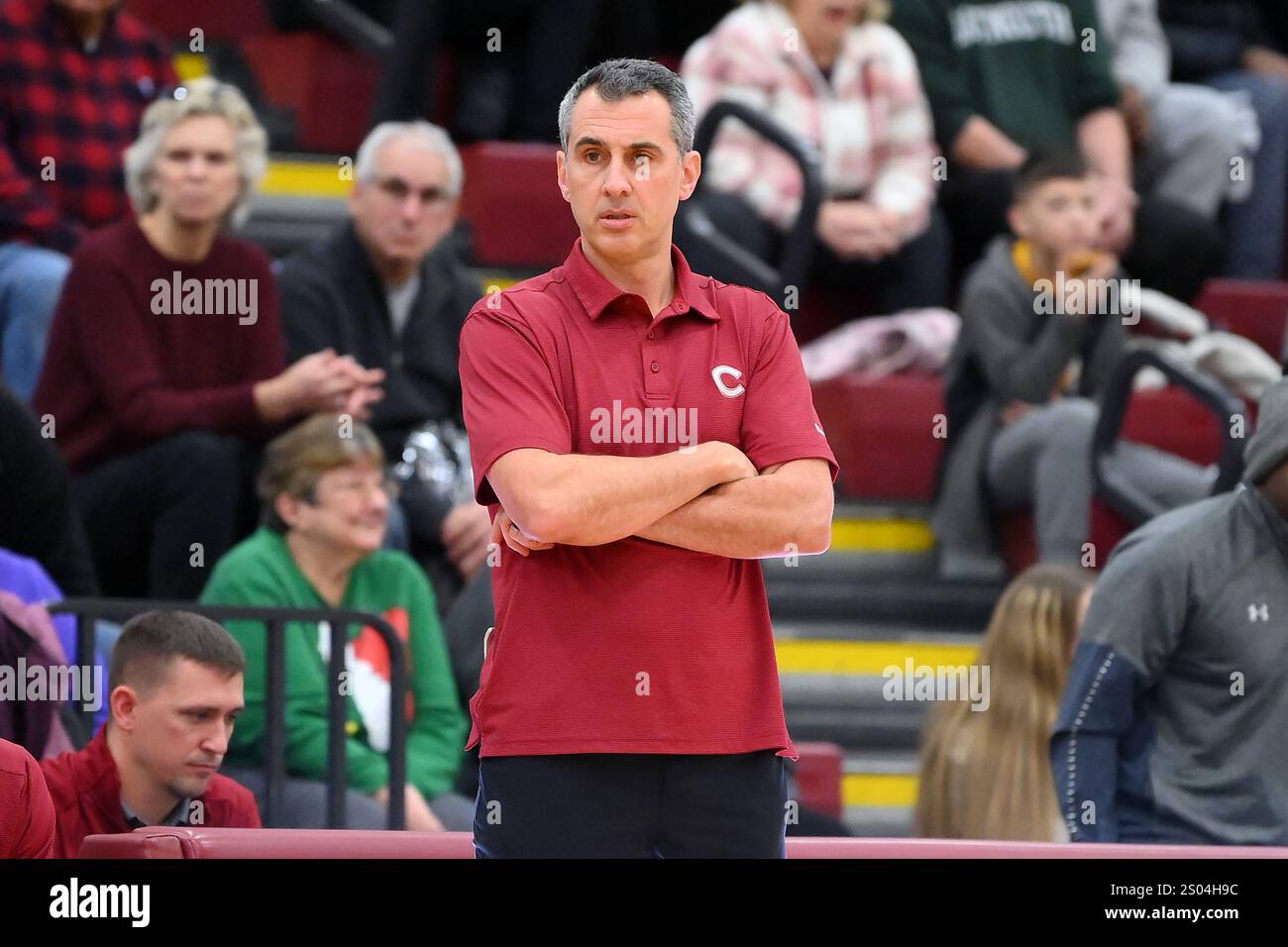 22. Dezember 2024: Colgate Raiders Cheftrainer Matt Langel spielt in der ersten Spielhälfte am 22. Dezember 2024 im Cotterell Court in Hamilton, NY, gegen die Iona Gaels. Iona gewann 79:73. Rich Barnes/CSM Stockfoto