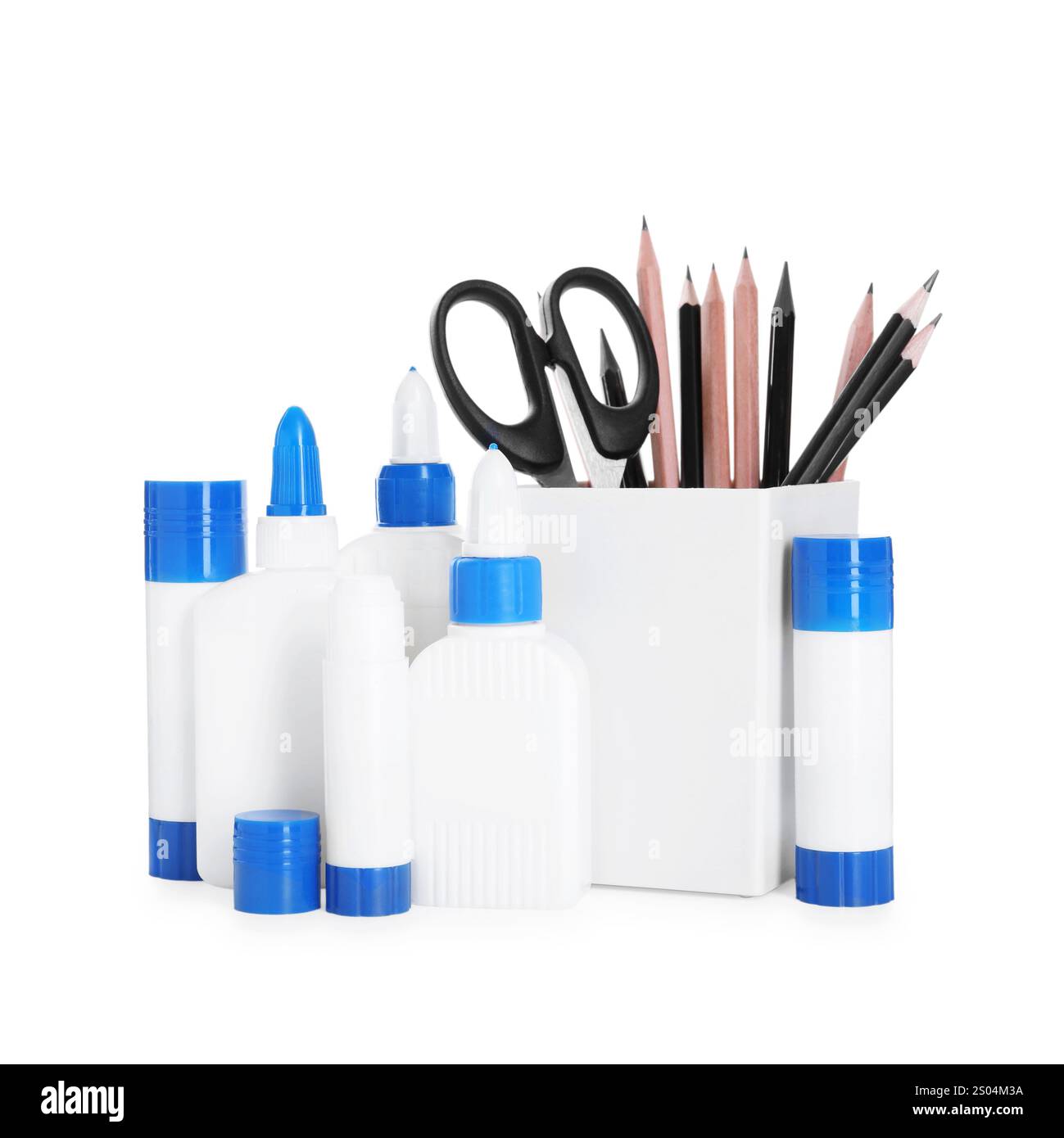 Verschiedene Arten von Klebstoff, Scheren und Bleistiften isoliert auf weiß Stockfoto