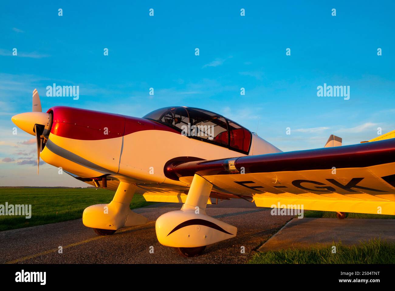 Frankreich, Moselle (57), Flughafen Sarreguemines, Privatflugzeug Jodel D140 Mouquetaire Stockfoto