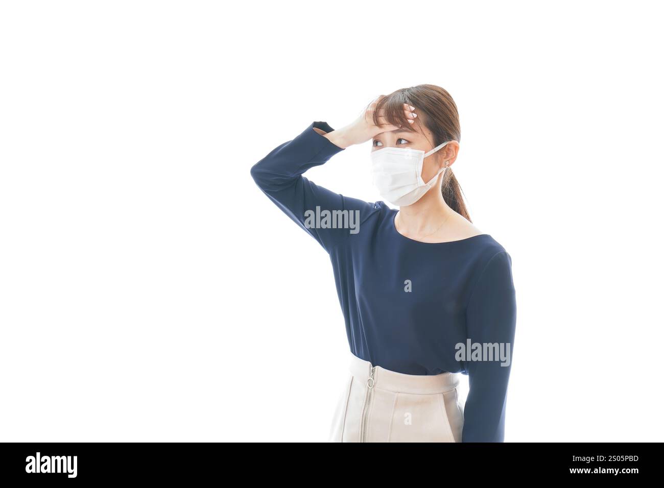 Junge Geschäftsfrau mit Hustensymptomen Stockfoto