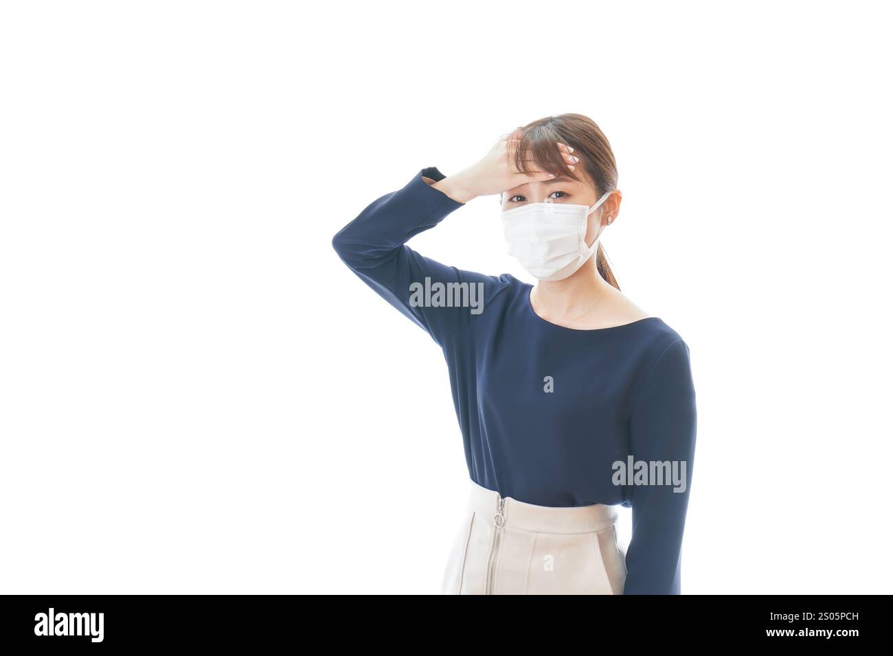 Junge Geschäftsfrau mit Hustensymptomen Stockfoto