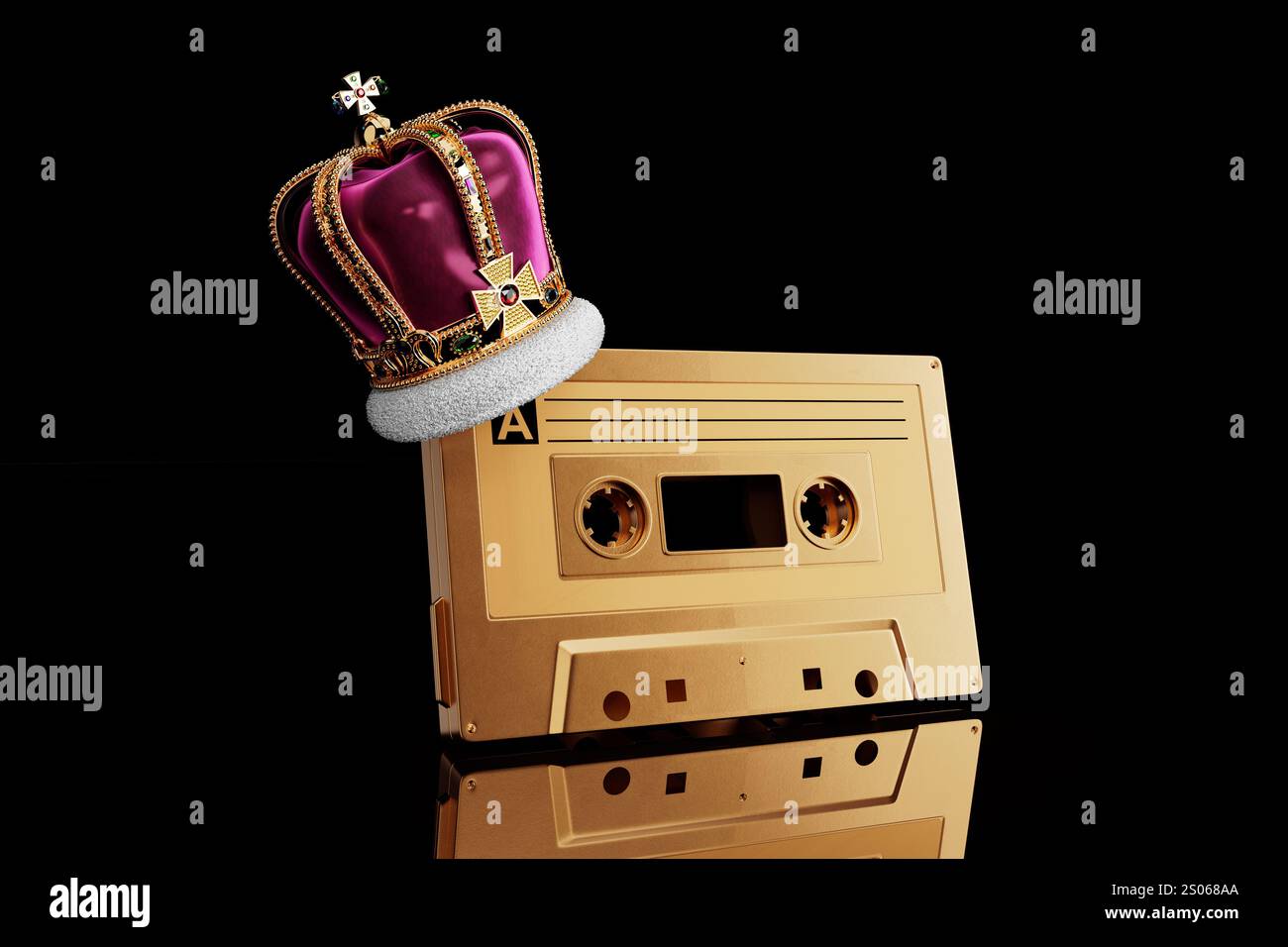 Golden Old Vintage Audio Cassette Tape Mock Up und Royal Krönung Goldene Krone mit Diamanten auf schwarzem Hintergrund. 3D-Rendering Stockfoto