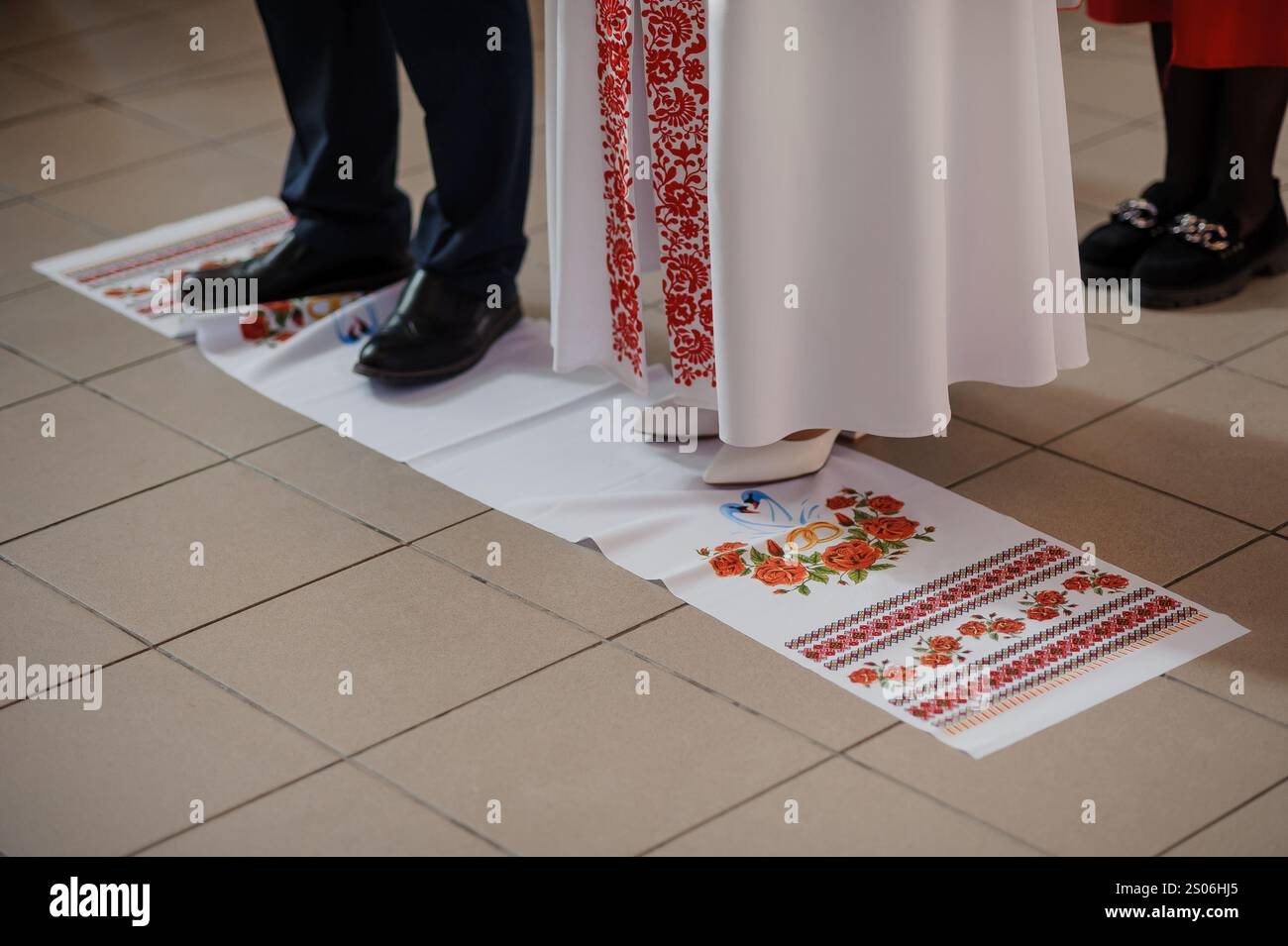 Kulturelle Zeremonie Mit Traditionellem Stickboden. Stockfoto